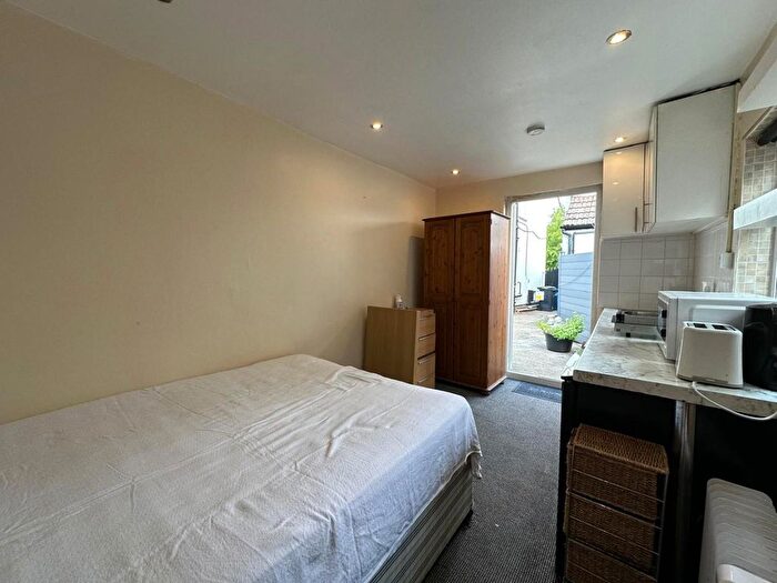 Studio To Rent In Colindeep Lane, Colindale, NW9