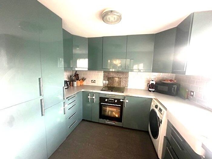 2 Bedroom Flat To Rent In St. Crispins Close, Southall, Southall, UB1