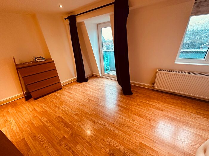 3 Bedroom Maisonette To Rent In Tottenham Lane, London, N8