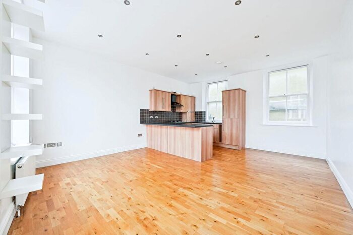 2 Bedroom Flat To Rent In Lee High Road, Hither Green, London, SE13