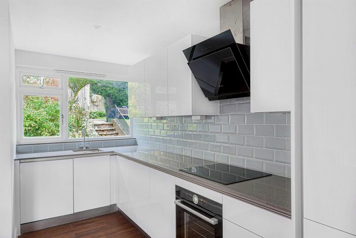 3 Bedroom Flat To Rent In Giles Coppice, London SE19