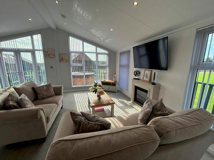 2 Bedroom Lodge For Sale In Beverley Mason Lodge, Fitling, Burton Pidsea, HU12