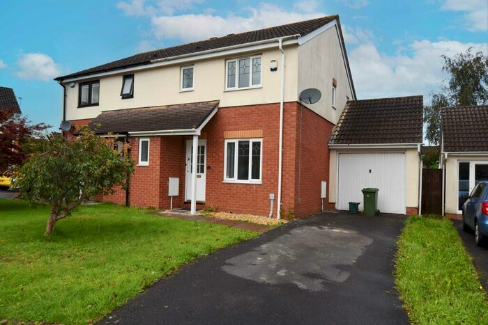 3 Bedroom Semi-Detached House To Rent In Dol-y-Llan, Miskin, CF72