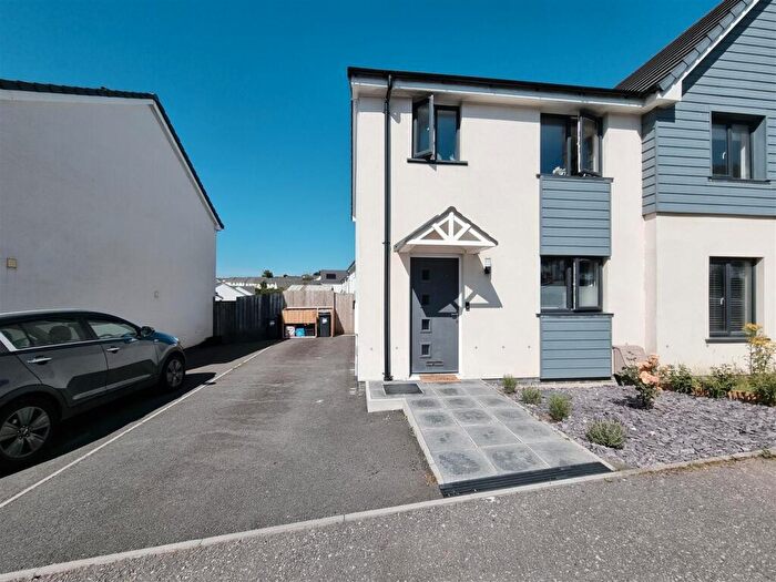 3 Bedroom Semi-Detached House For Sale In Cornfield Drive, Launceston, PL15