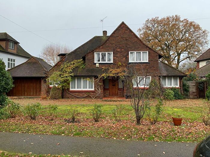 4 Bedroom Detached House To Rent In High Pine Close, Weybridge, KT13