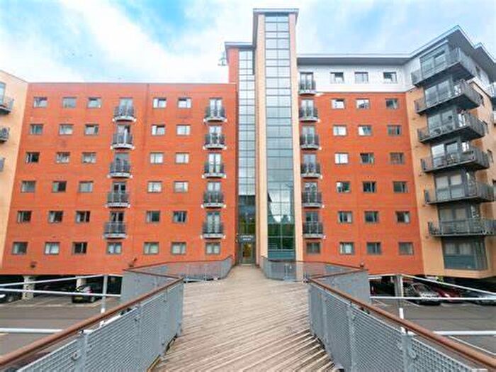 2 Bedroom Flat For Sale In City Walk, Leeds, LS11