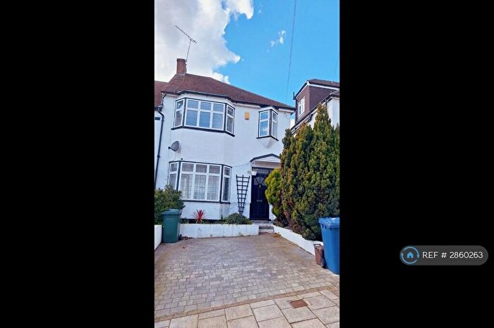 3 Bedroom End Of Terrace House To Rent In Woodfall Avenue, High Barnet, EN5