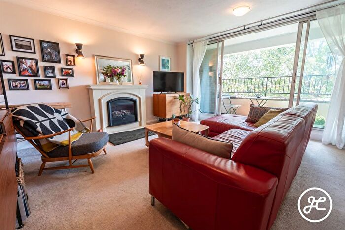2 Bedroom Flat For Sale In Elm Grove, Taunton, TA1