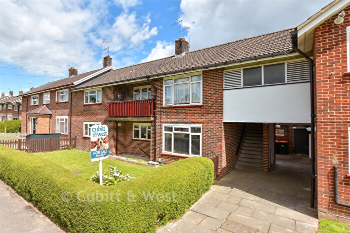 2 Bedroom Ground Maisonette For Sale In Swallow Road, Crawley, West Sussex, RH11