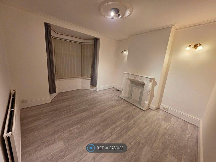 3 Bedroom End Terrace House To Rent In Cambridge Street, Rotherham, S65