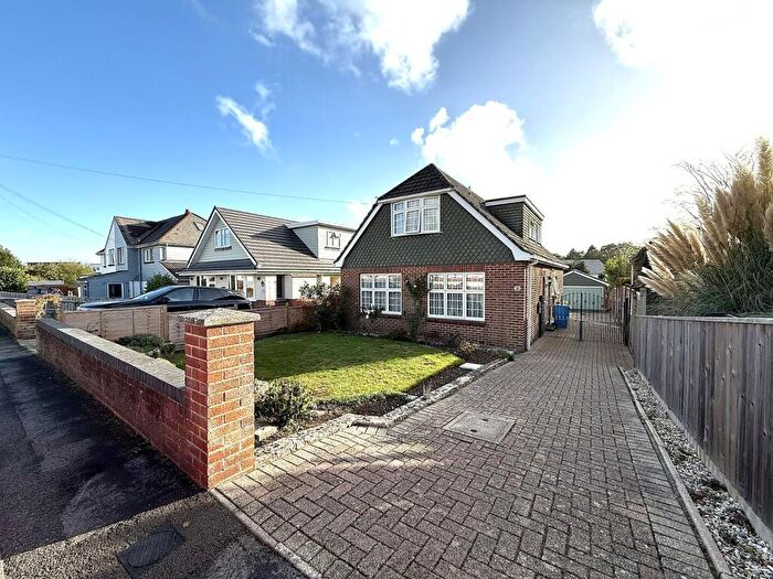4 Bedroom Chalet For Sale In Alderney Avenue, Alderney, Poole, BH12