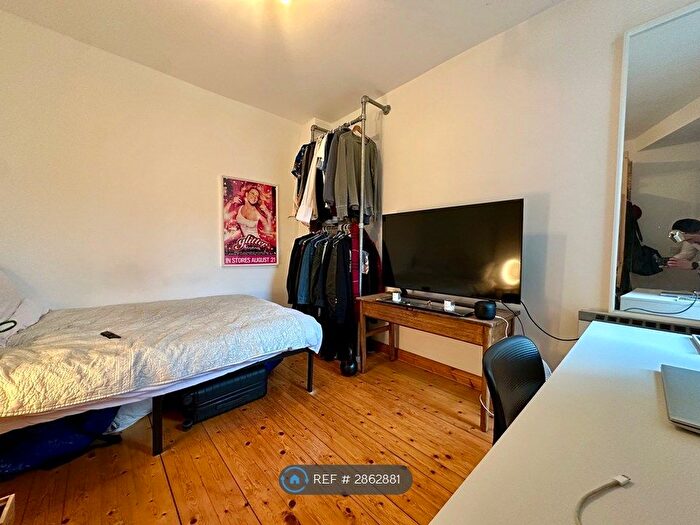 Studio To Rent In Belgrade Road, London, N16
