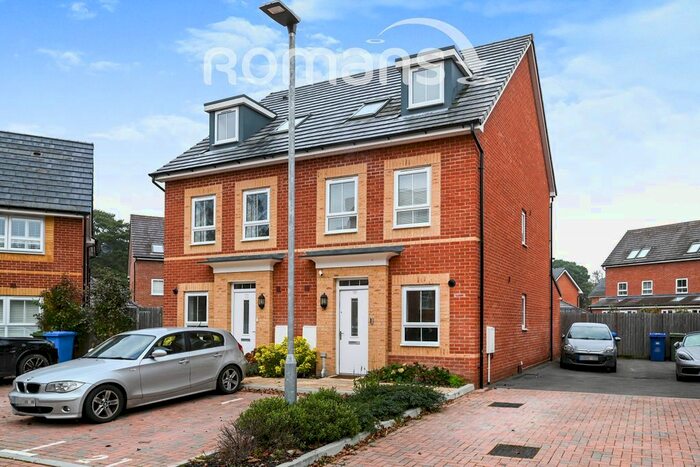 3 Bedroom Semi-Detached House To Rent In Cricket Field Grove, Crowthorne, RG45