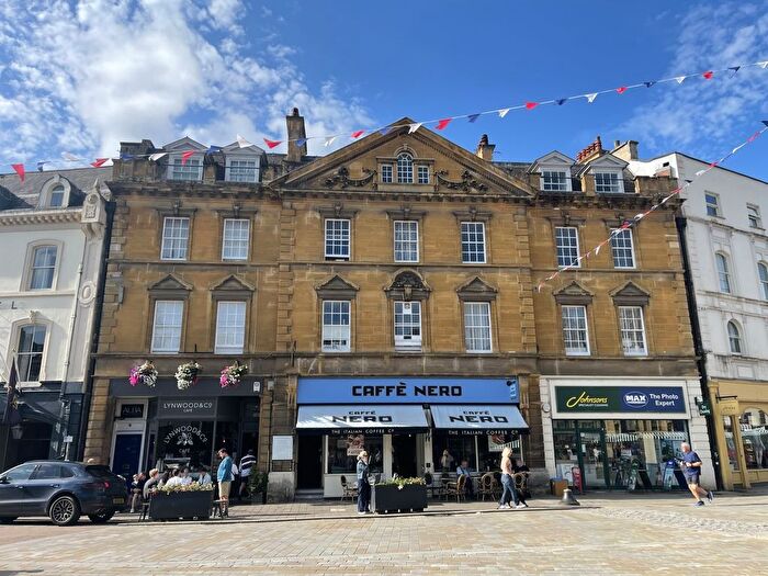 2 Bedroom Flat To Rent In Market Place, Cirencester, GL7
