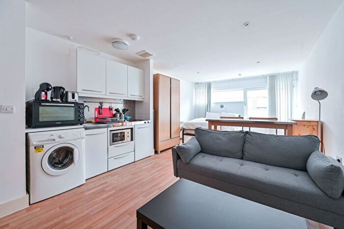 Studio To Rent In Long Lane, London Bridge, London, SE1