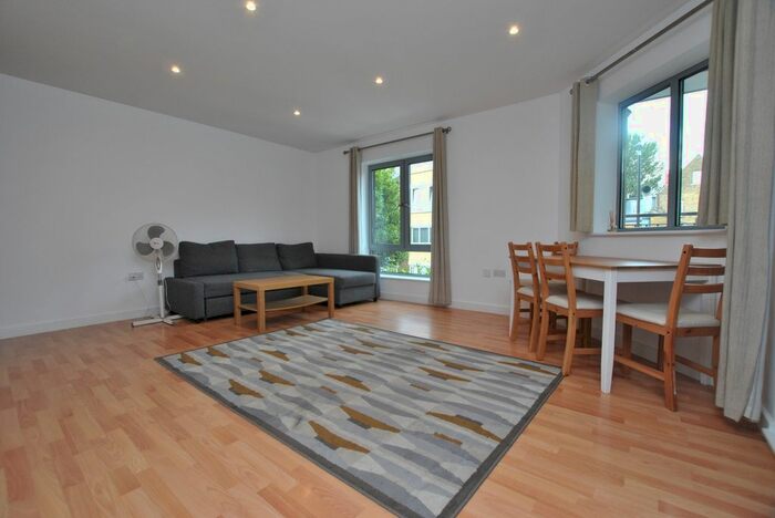 2 Bedroom Flat To Rent In Diamond Court, Cherington Road, Hanwell, W7