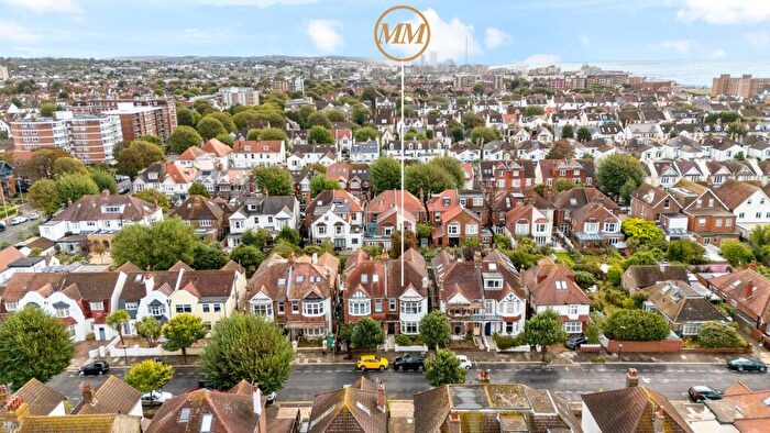 5 Bedroom Semi Detached House For Sale In Langdale Road, Hove, BN3