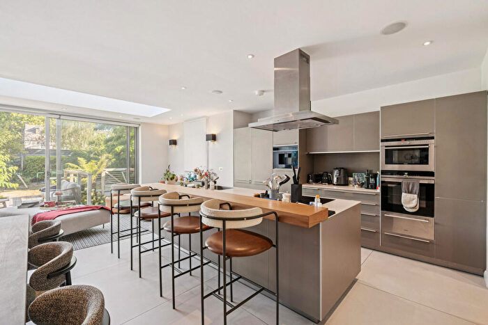 6 Bedroom Semi Detached House To Rent In Melville Road, London, SW13