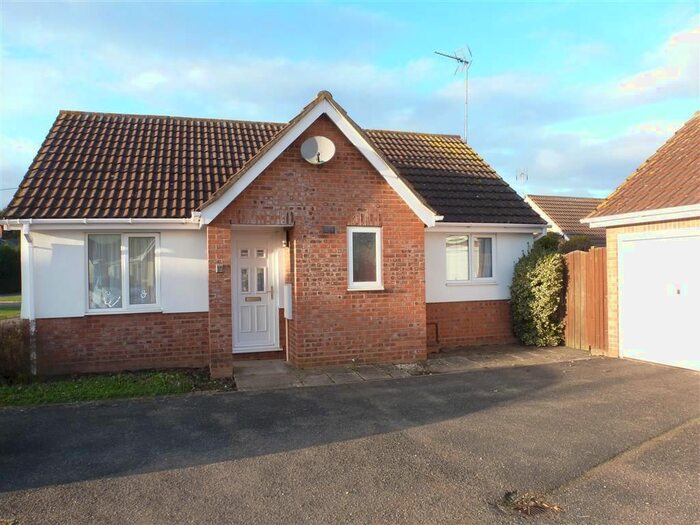 2 Bedroom Semi-Detached Bungalow To Rent In Robin Mews, Wisbech, PE13