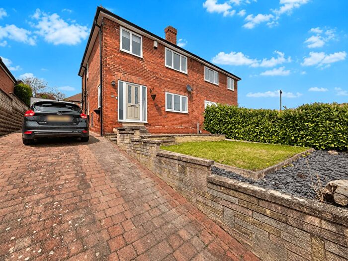 3 Bedroom Semi Detached House For Sale In St. Peters Avenue, Rothwell, LS26