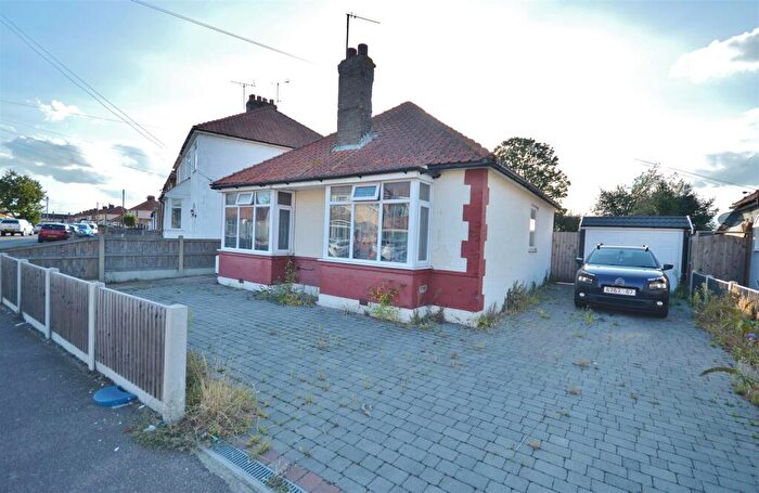 3 Bedroom Detached Bungalow For Sale In Thomas Road, Clacton-On-Sea, Essex, CO15