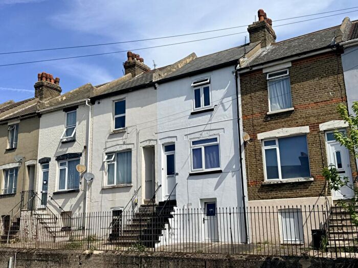 3 Bedroom Terraced House For Sale In Upper Luton Road, Chatham, ME5