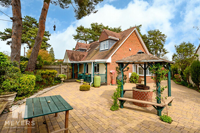 3 Bedroom Chalet For Sale In Cedar Avenue | St Leonards | Ringwood |, BH24
