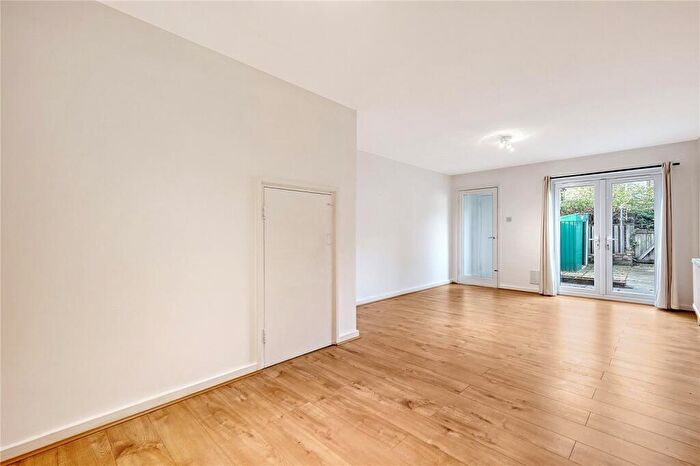 2 Bedroom House To Rent In Spondon Road, Tottenham, London, N15