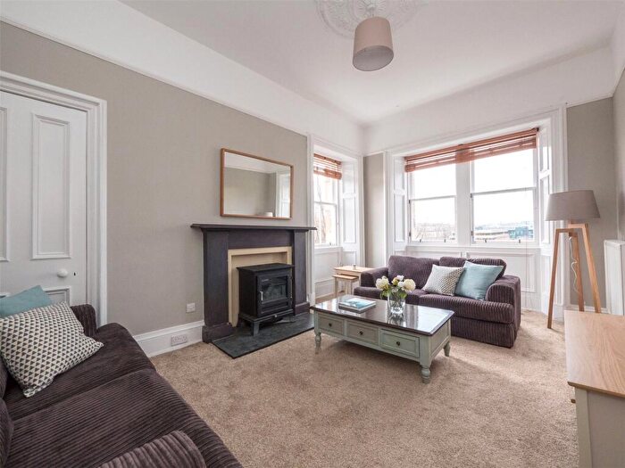 2 Bedroom Flat To Rent In Summerbank, Edinburgh, EH3