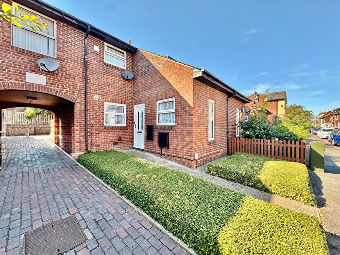 4 Bedroom Terraced House For Sale In Wellington Street, Luton, LU1