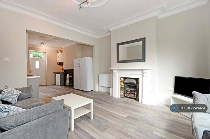 6 Bedroom Semi-Detached House To Rent In Ecclesall Road, Sheffield, S11