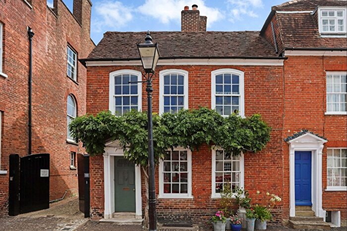 4 Bedroom End Of Terrace House For Sale In Castle Street, Farnham, GU9