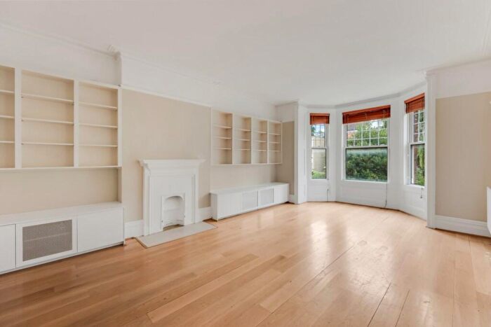 3 Bedroom Flat To Rent In Compayne Gardens, South Hampstead, NW6