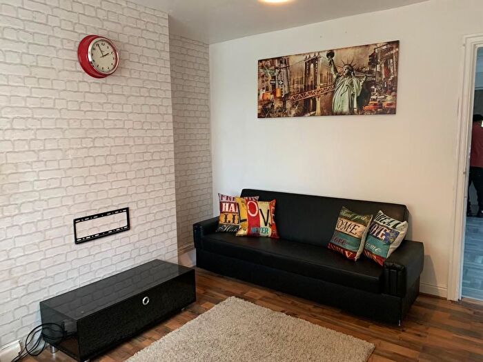 2 Bedroom Semi-Detached House To Rent In Ashbourne Bank, Bradford, BD2