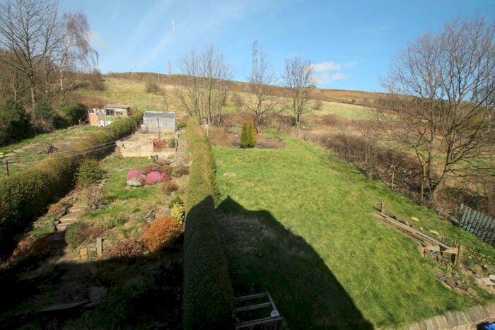 2 Bedroom Flat To Rent In Hunshelf Park, Stocksbridge, S36