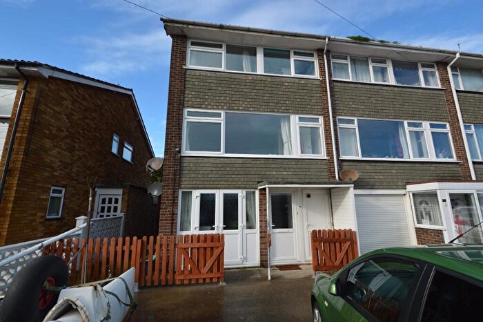 1 Bedroom Flat To Rent In Gunners Road, SS3