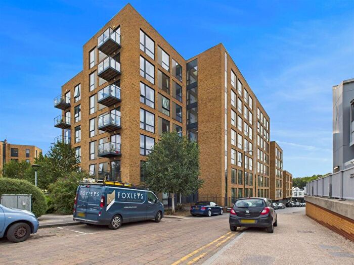 1 Bedroom Flat For Sale In Leaden Hill, Coulsdon, CR5