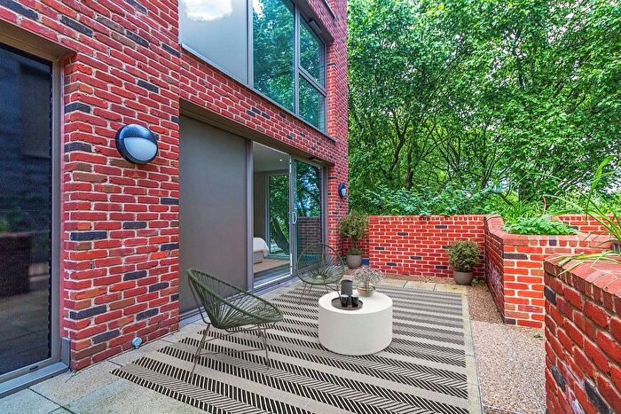 1 Bedroom Flat To Rent In Cadiz House - Neptune Wharf, Grinstead Road, SE8