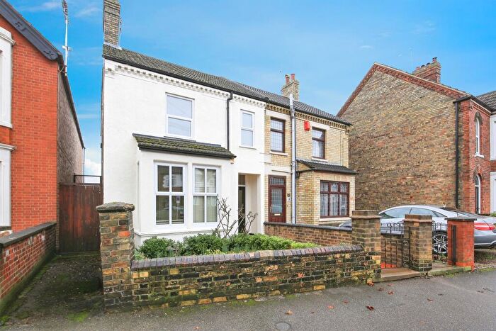 4 Bedroom Semi Detached House For Sale In Glebe Road, Peterborough, PE2