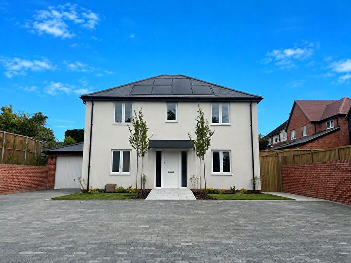 4 Bedroom Detached House For Sale In Mascalls Lane, Great Warley, Brentwood, Essex, CM14
