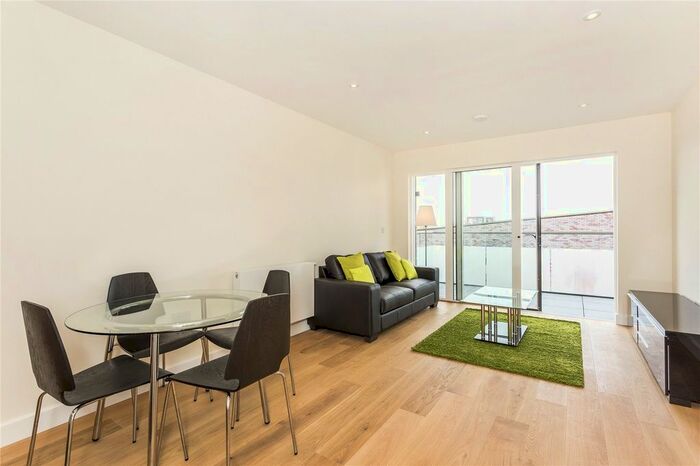 1 Bedroom Flat To Rent In Barquentine Heights, Peartree Way, London, SE10