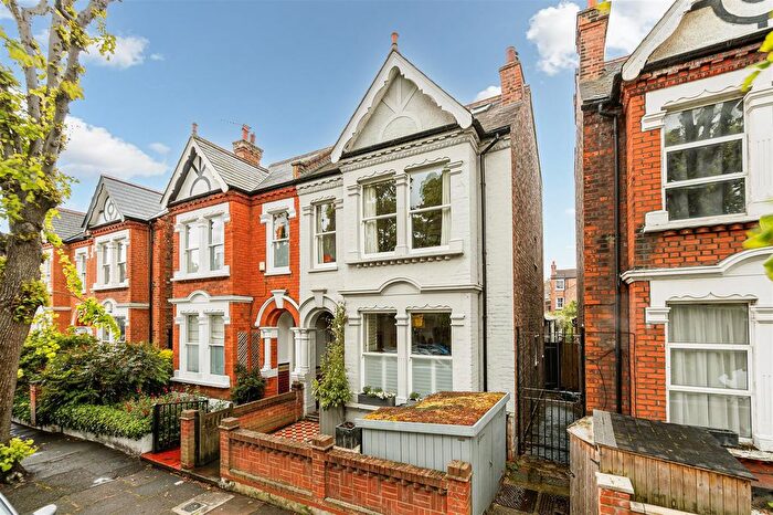 5 Bedroom Semi-Detached House For Sale In Newburgh Road, London, W3
