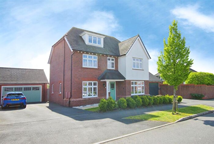 5 Bedroom Detached House For Sale In Diamond Crescent, Abbey Farm, Swindon, SN25