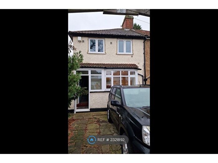 3 Bedroom Semi-Detached House To Rent In Third Avenue, Enfield, EN1