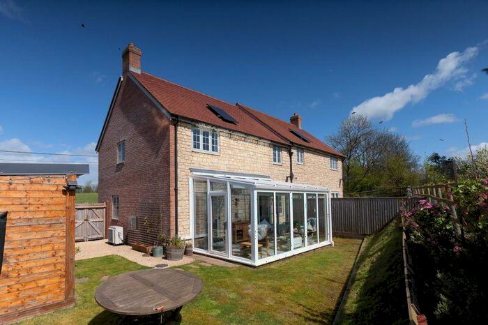 3 Bedroom Semi-Detached House For Sale In Browns Lane, East Stour, SP8