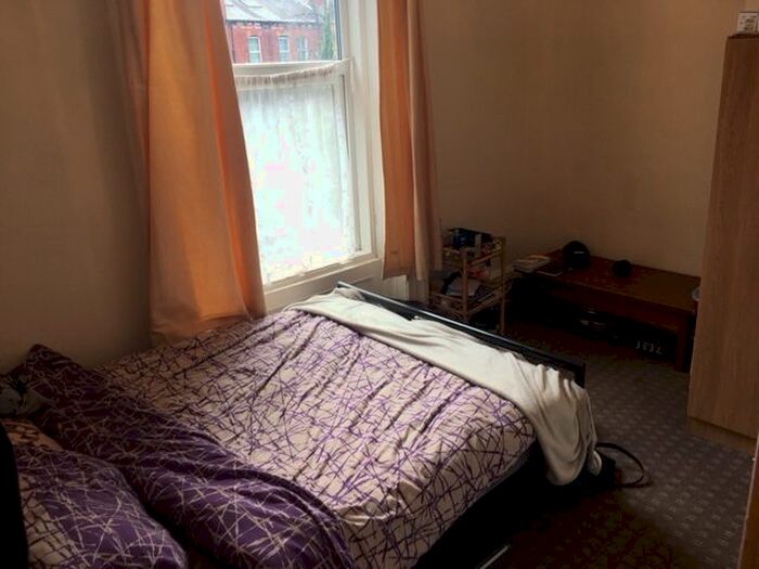 2 Bedroom Flat To Rent In Kensington Terrace, Leeds, LS6