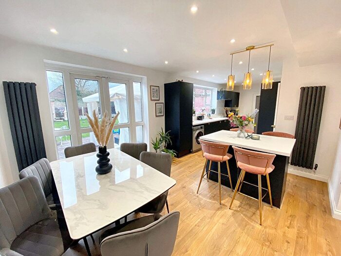 3 Bedroom Semi-Detached House For Sale In Eccles Old Road, Salford, M6