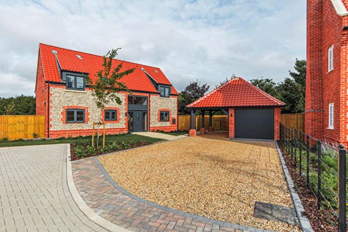 4 Bedroom Detached House For Sale In Bedrooms To Both Floors - Fabulous Corner Plot, NR20