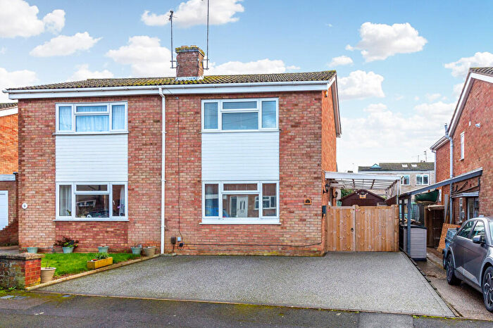 3 Bedroom Semi Detached House For Sale In Meadow Walk, Higham Ferrers, NN10