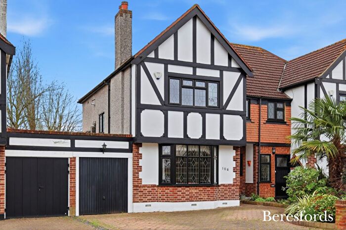 3 Bedroom Semi Detached House For Sale In Park Drive, Upminster, RM14